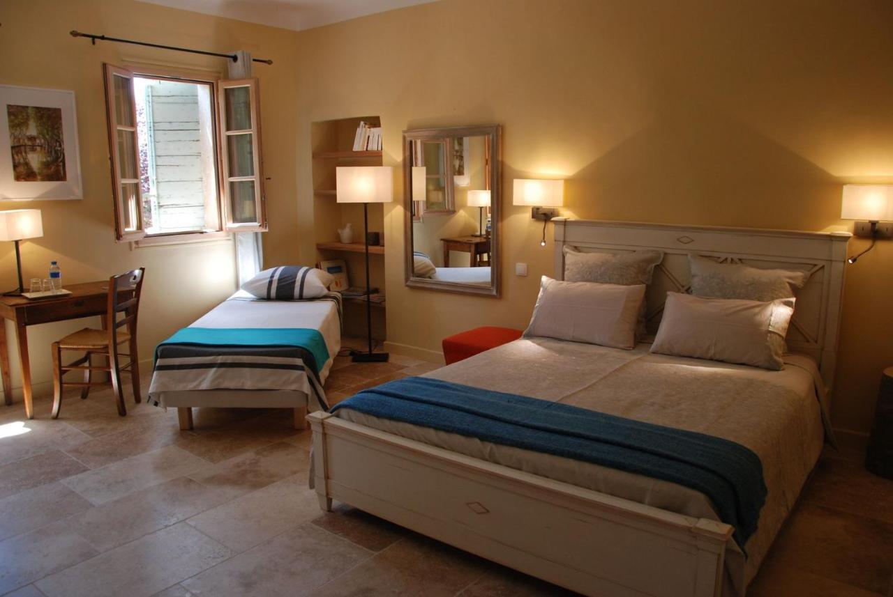 Le Moulin Des Pinchinats Bed and Breakfast Aix-en-Provence Exteriör bild