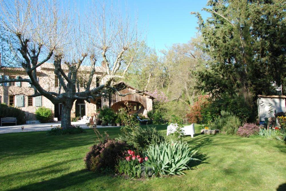 Le Moulin Des Pinchinats Bed and Breakfast Aix-en-Provence Exteriör bild