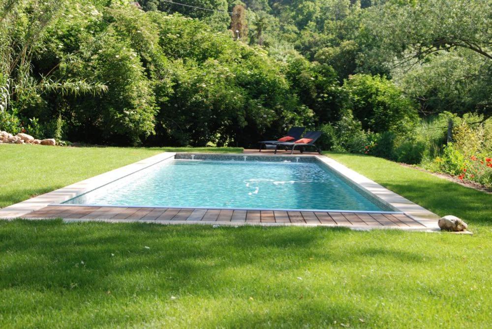 Le Moulin Des Pinchinats Bed and Breakfast Aix-en-Provence Exteriör bild